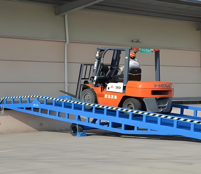 鹤山移动式卸货平台（叉车用）
